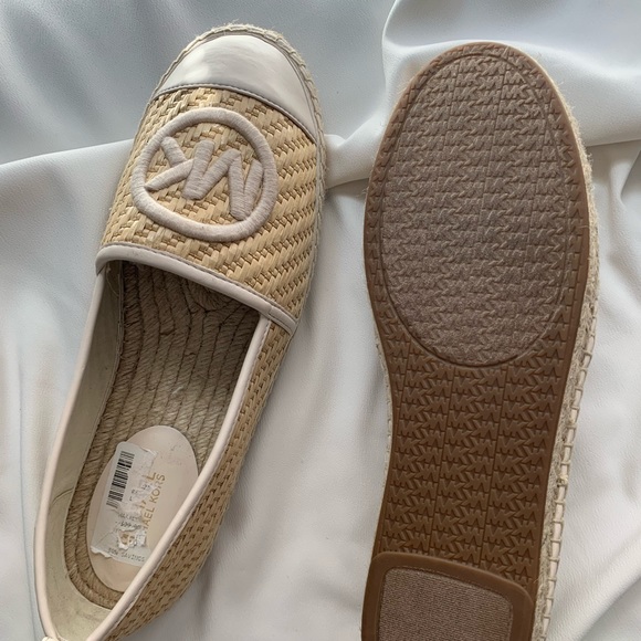 Michael Kors straw like Flats - Picture 3 of 3